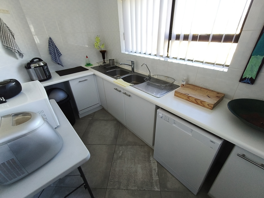 4 Bedroom Property for Sale in Wavecrest Eastern Cape